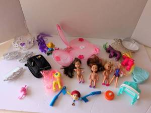 lot 3125 image: Mixed Toy and Dress-Up Accessory Collection
