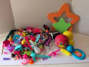 lot 3127 image: Mixed Kids Toy and Doll Accessories Lot