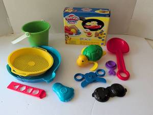 lot 3130 image: Play-Doh Kitchen Breakfast Playset parts Tools and Accessories