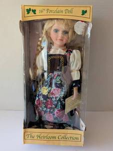 lot 3135 image: 16 Inch Porcelain Doll The Heirloom Collection