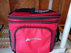 lot 3211 image: Ozark Trail Lunch Box, Cooler