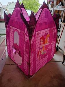 lot 3220 image: Princess Play Tent.   57 x 42 x 42.   Has a rip.   See pictures