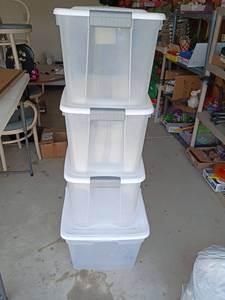lot 3229 image: Storage Totes.