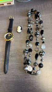 lot 1500 image: Jewelry