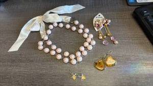lot 1505 image: Jewelry
