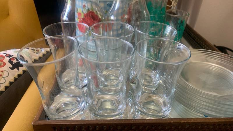 lot 40122 image: Clear Glass Drinking Glasses Set