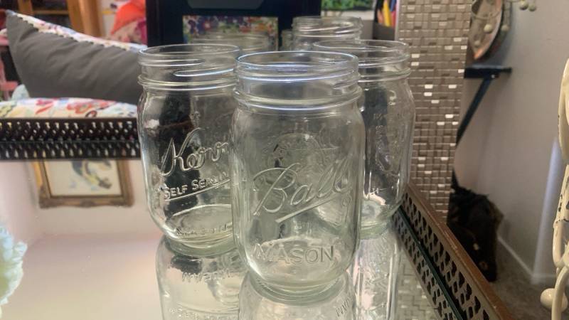 lot 40127 image: Ball Mason Canning Jars Set