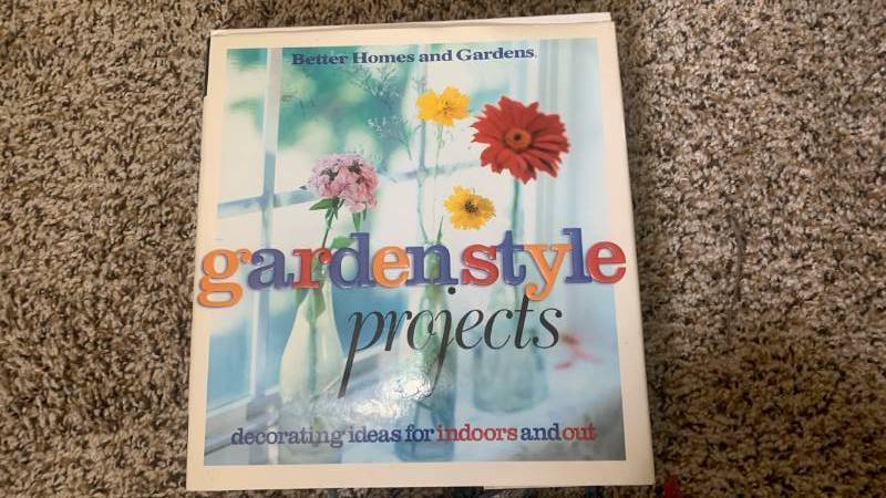 lot 40141 image: Better Homes and Gardens Gardening Ideas Book