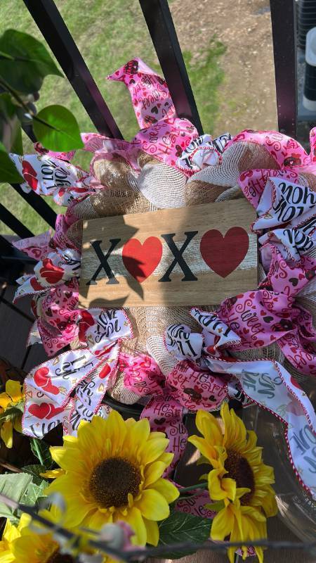 lot 40320 image: Valentines Day XOXO Wooden Sign with Ribbon Wreath