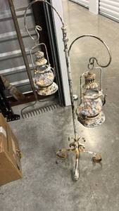 lot 40351 image: Decorative Metal Lantern Stand with Two Hanging Glass Lanterns