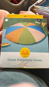 lot 44060 image: Sun Squad Giant Parachute Game - Retail $15