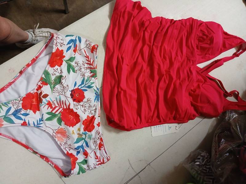 lot 30564 image: Womens Floral Print and Solid Color Swimsuit Set Size M - Retail $15