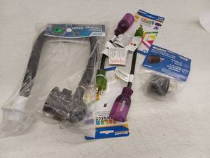 lot 14543 image: Electronic Cables and Adapters Bundle
