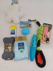 lot 14561 image: Miscellaneous Pet Lot