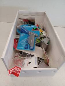 lot 14585 image: Miscellaneous Lot Of Items