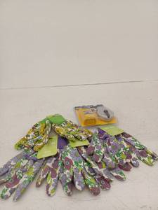 lot 14907 image: Gardening Gloves and Chalk Line Tool Set