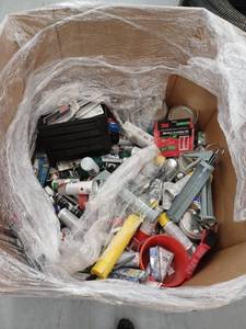 lot 15000 image: Large Miscellaneous Garage and Paint Items