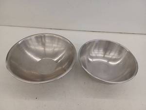 lot 15009 image: Lot Of 2 Stainless steel Mixing Bowls, Approximately 13.5 W x 5 D And 15.5 W x 5 D