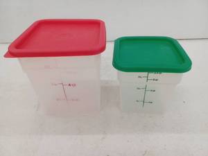 lot 15019 image: Lot Of 2 Food Storage Containers, 7.5 QT And 3.5 QT