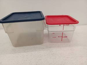 lot 15026 image: Commercial Food Storage Containers with Lids 16 Quart And 6 Quart