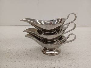 lot 15035 image: Silver Plated Gravy Boat Set Of 3