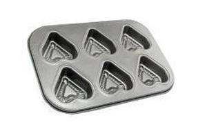 lot 15037 image: Heart Shaped Mini Muffin Baking Pan (3Pack)