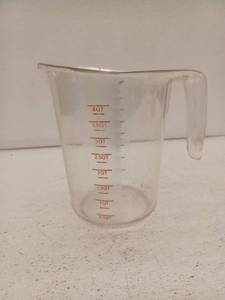 lot 15058 image: 4 Quart Measuring Cup