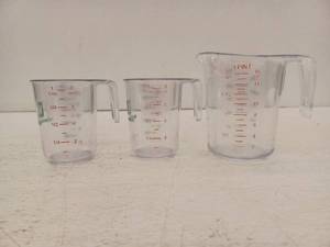 lot 15062 image: Plastic Measuring Cups 2-250ml &1-500ml