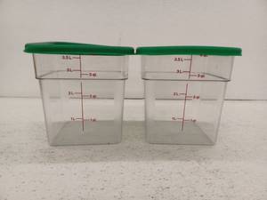 lot 39340 image: 2 (4Quart) Clear Square Food Storage Containers with Green Lids
