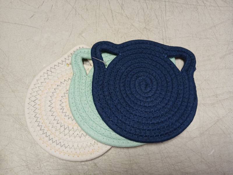 lot 38400 image: Sodapo 7 Cat Trivet 3 Piece Set (Blue & White)