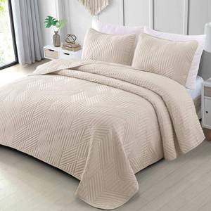 lot 3131 image: Exclusivo Mezcla Ultrasonic Twin Quilt Bedding Set, Lightweight Brich Beige Bedspreads Soft Modern Geometric Coverlet Set for All Seasons (1 Quilt and 1 Pillow Sham)