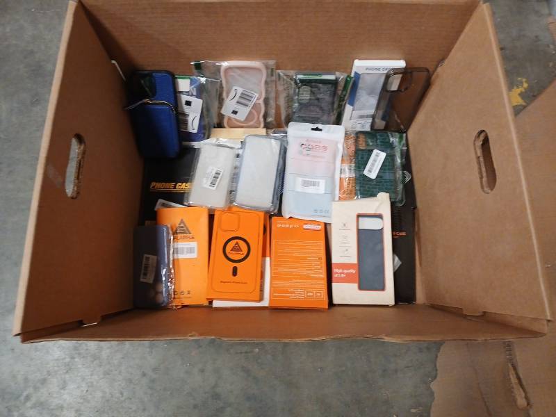 lot 7834 image: Lot of misc phone cases and Accessories 20