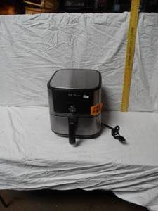 lot 24845 image: Instant Air Fryer