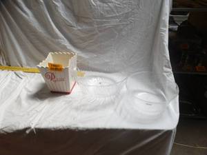 lot 24881 image: Vintage Popcorn Bucket w Clear Popcorn Bowls
