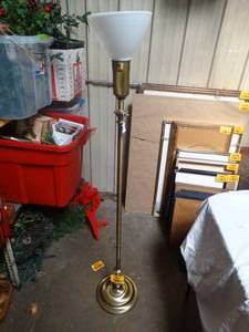 lot 24907 image: BrassGold Floor Lamp