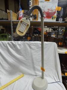 lot 24911 image: White Adjustable Floor Lamp