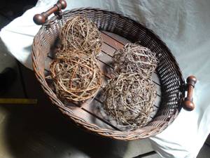 lot 25048 image: Huge weaved center table basket with decor balls.