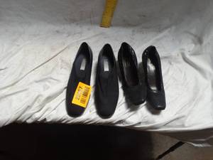 lot 25057 image: 2 pairs of black womans small heels.