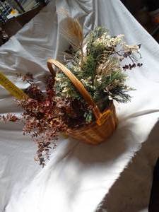 lot 25067 image: Cute basket full of fake decorative flowers.