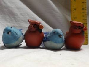 lot 25077 image: Lot of decorative red birds and blue birds.