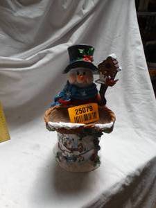 lot 25079 image: Big snowman decorations 