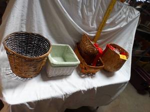 lot 25092 image: Lot of several weaved baskets