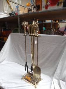 lot 24990 image: 5 Piece vintage brass fireplace tool set.