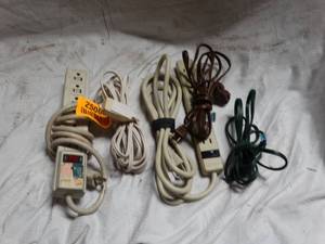 lot 25008 image: Extention Cords Bundle