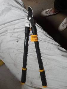 lot 25013 image: Fiskars Tree Cutters