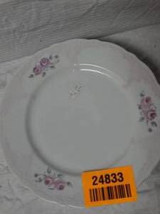 lot 24833 image: Beautiful White Floral Plate