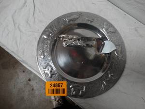 lot 24867 image: Vintage Metal Plate w Bunny Design