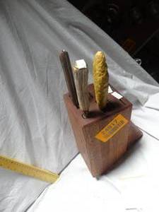 lot 24917 image: Knife Block w Knives