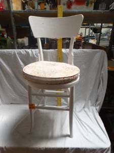 lot 24938 image: White Redone Corner Chair.
