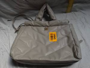 lot 24946 image: Appears To be NEW - Steve Madden Grey Purse.